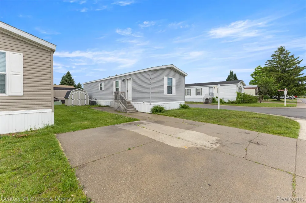 76 Fawn Lake Drive Walled Lake City, MI 48390