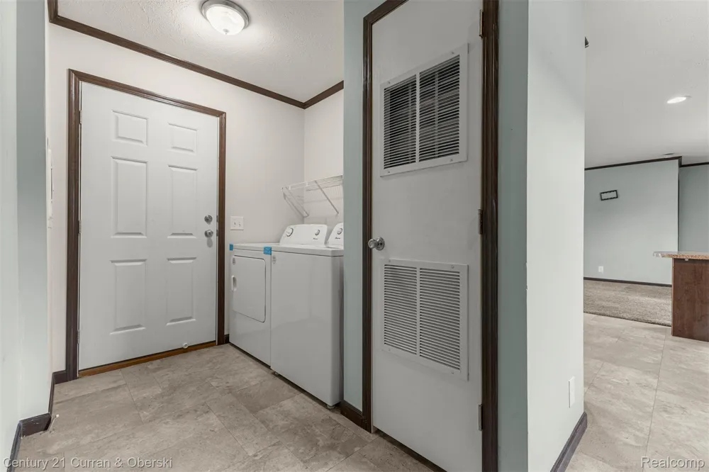 76 Fawn Lake Drive Walled Lake City, MI 48390