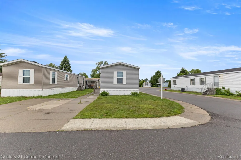 76 Fawn Lake Drive Walled Lake City, MI 48390