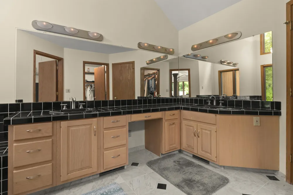 4282 Squire Heath Lane Portage City, MI 49024