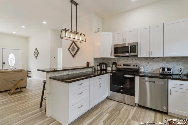 567 Hummingbird Canyon Lake, TX 78133