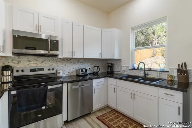 567 Hummingbird Canyon Lake, TX 78133