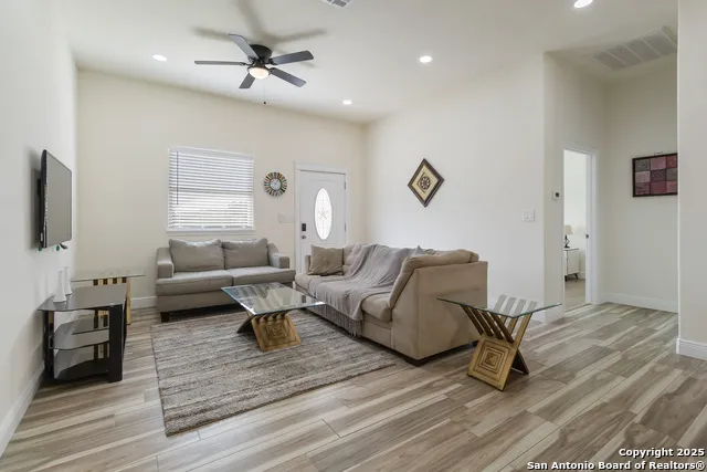 567 Hummingbird Canyon Lake, TX 78133