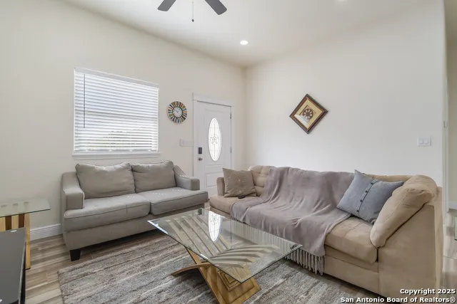 567 Hummingbird Canyon Lake, TX 78133