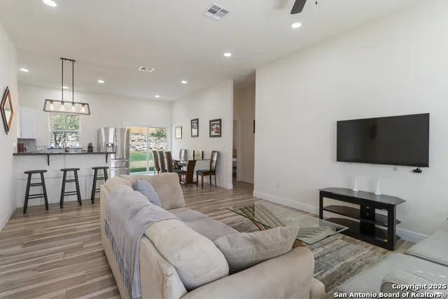 567 Hummingbird Canyon Lake, TX 78133