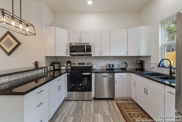 567 Hummingbird Canyon Lake, TX 78133