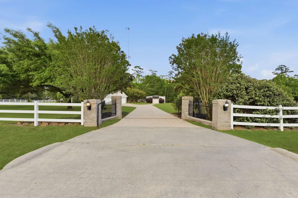 8001 Hills Parkway Montgomery, TX 77316