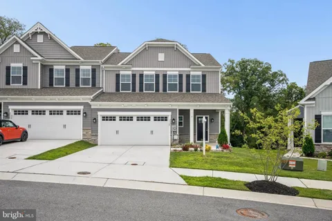 2820 TOWN VIEW CIRCLE
