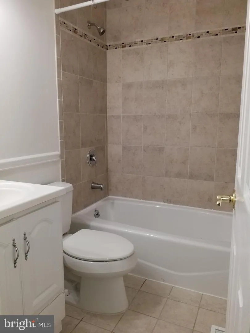 9516 TIPPETT LANE Gaithersburg, MD 20886