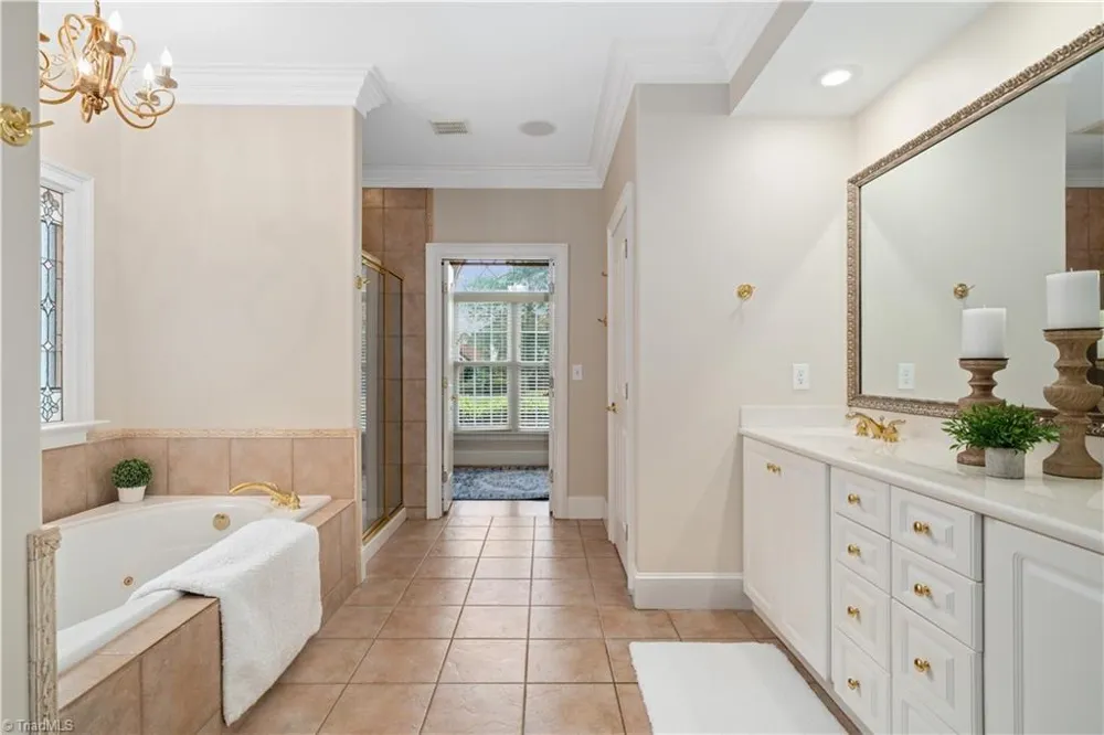 1021 Glen Day Drive Clemmons, NC 27012