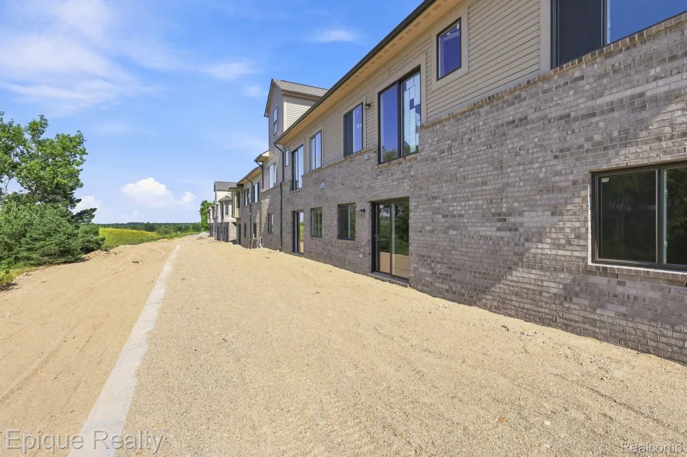 405 Cornerstone Drive #66 Oxford Charter Township, MI 48371
