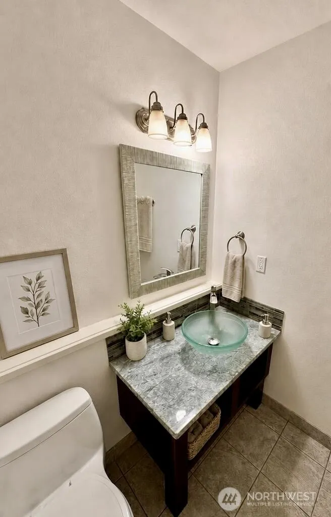 15944 NE Lemolo Shore Drive Poulsbo, WA 98370