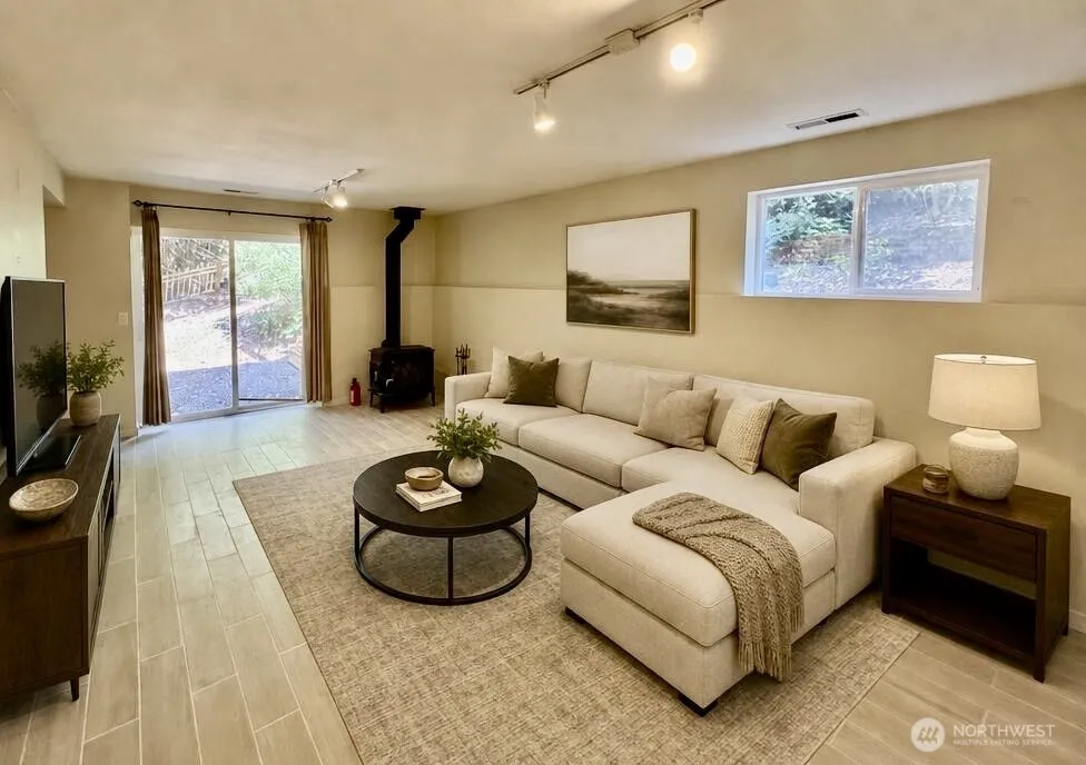 15944 NE Lemolo Shore Drive Poulsbo, WA 98370