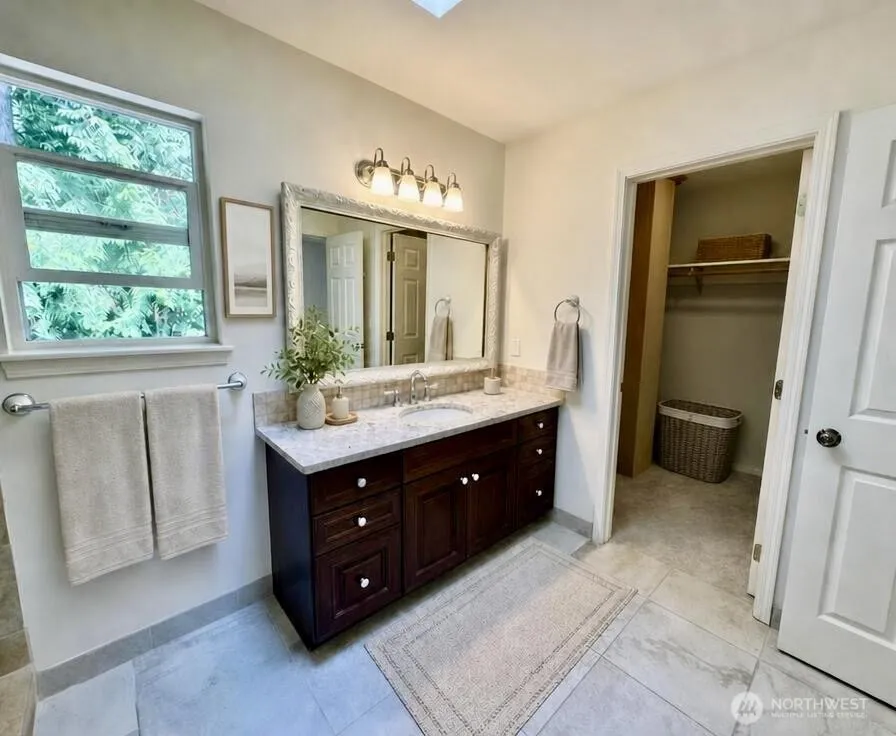 15944 NE Lemolo Shore Drive Poulsbo, WA 98370