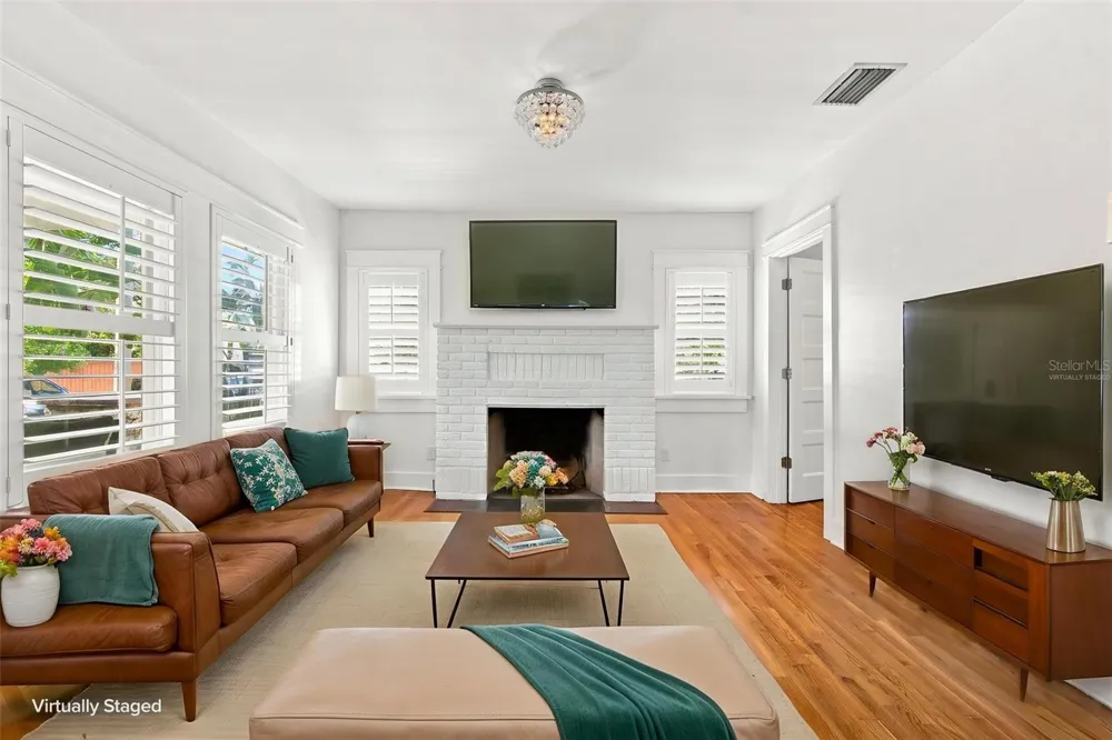 719 S BUNGALOW TERRACE Tampa, FL 33606