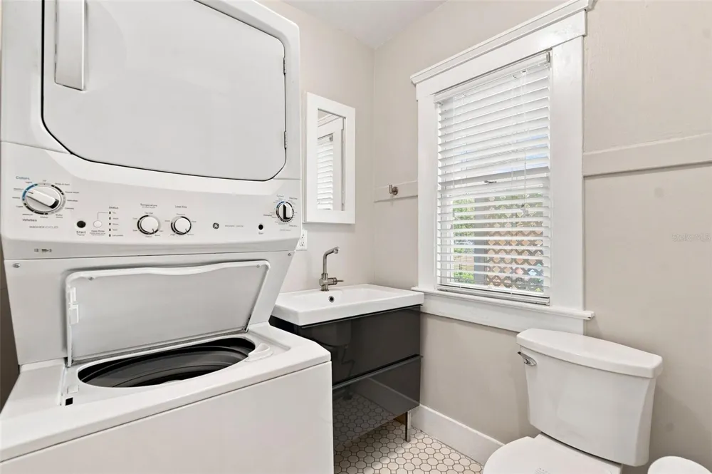 719 S BUNGALOW TERRACE Tampa, FL 33606