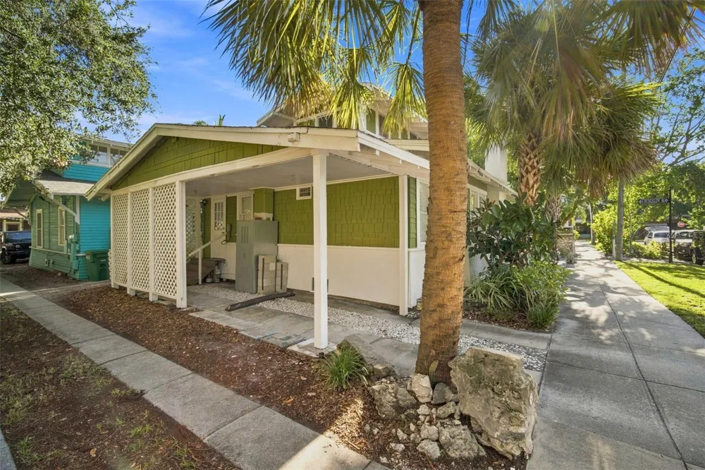 719 S BUNGALOW TERRACE Tampa, FL 33606