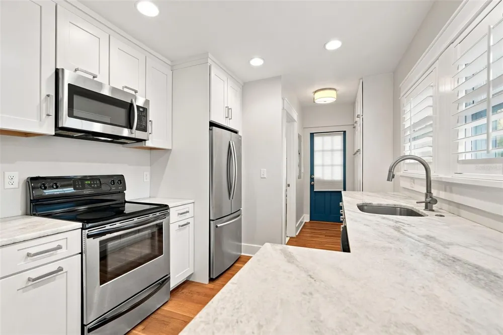 719 S BUNGALOW TERRACE Tampa, FL 33606