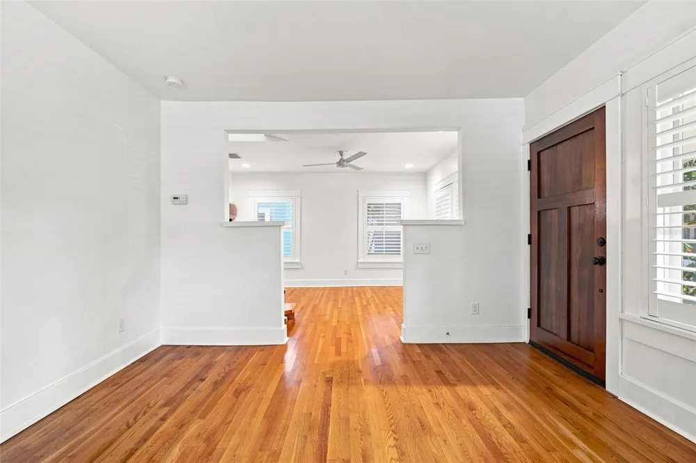 719 S BUNGALOW TERRACE Tampa, FL 33606
