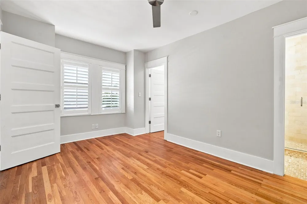 719 S BUNGALOW TERRACE Tampa, FL 33606