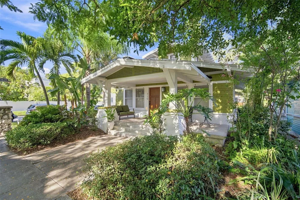 719 S BUNGALOW TERRACE Tampa, FL 33606