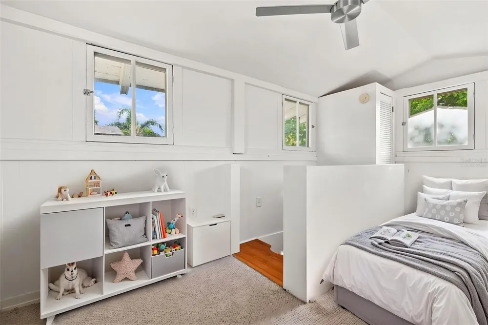 719 S BUNGALOW TERRACE Tampa, FL 33606