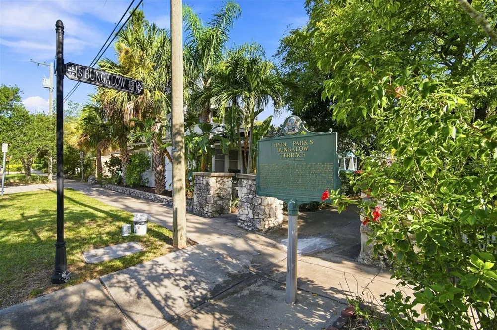 719 S BUNGALOW TERRACE Tampa, FL 33606