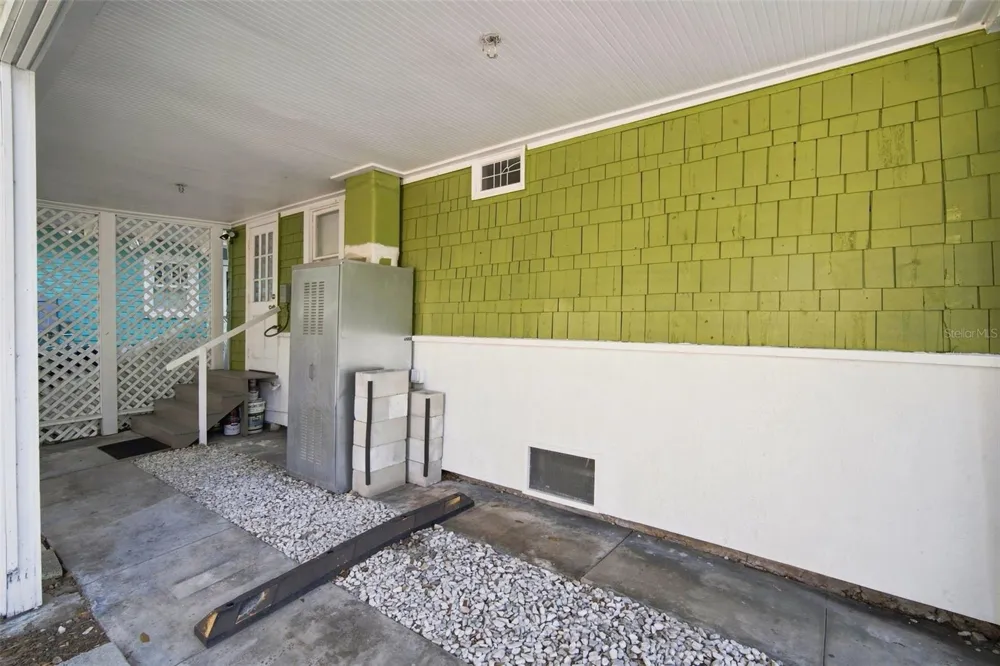 719 S BUNGALOW TERRACE Tampa, FL 33606