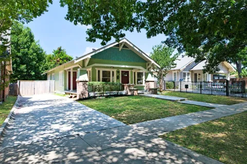 2704 College Avenue