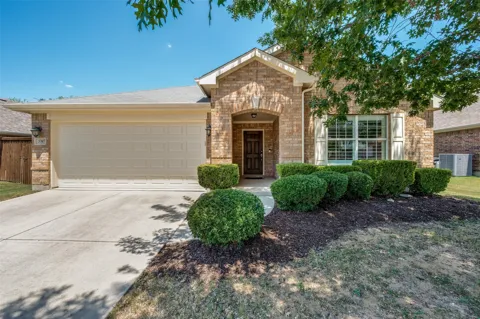 3707 Redwood Circle
