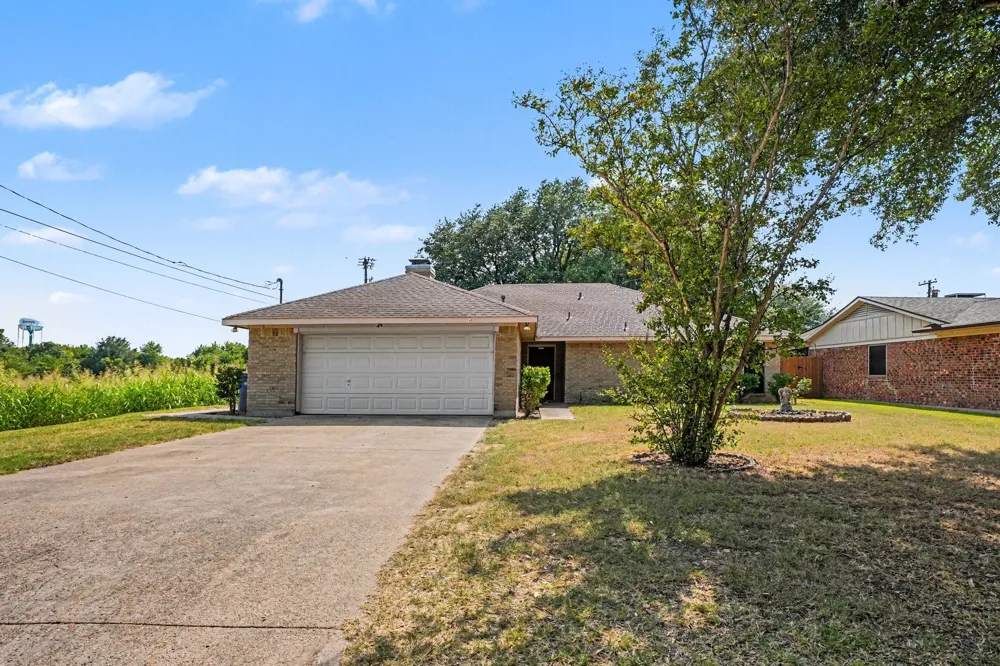 407 Lumpkin Drive Ennis, TX 75119