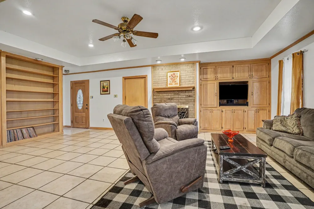 407 Lumpkin Drive Ennis, TX 75119