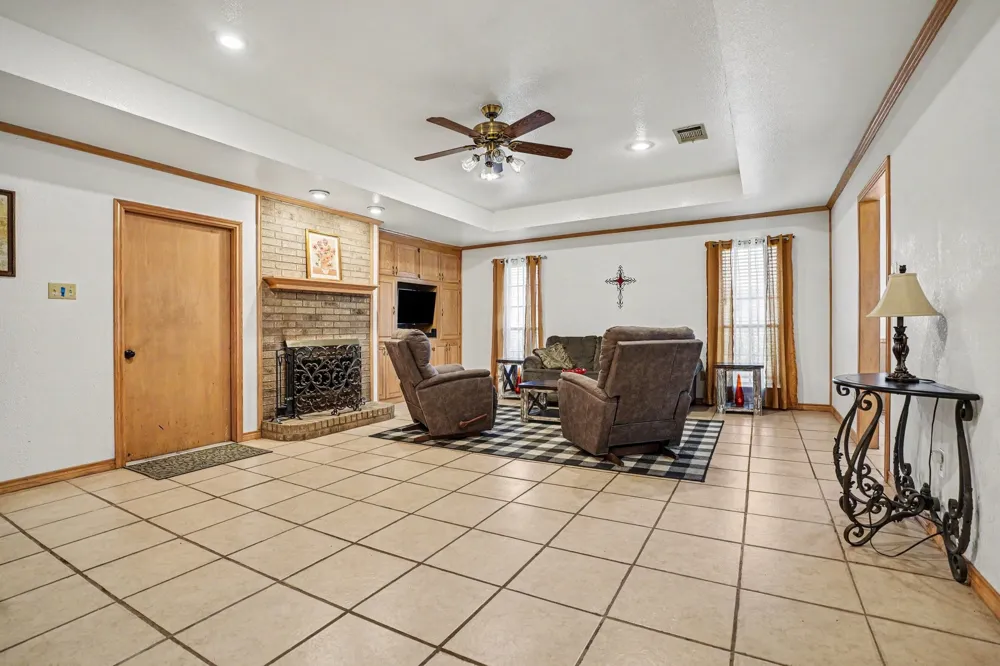 407 Lumpkin Drive Ennis, TX 75119