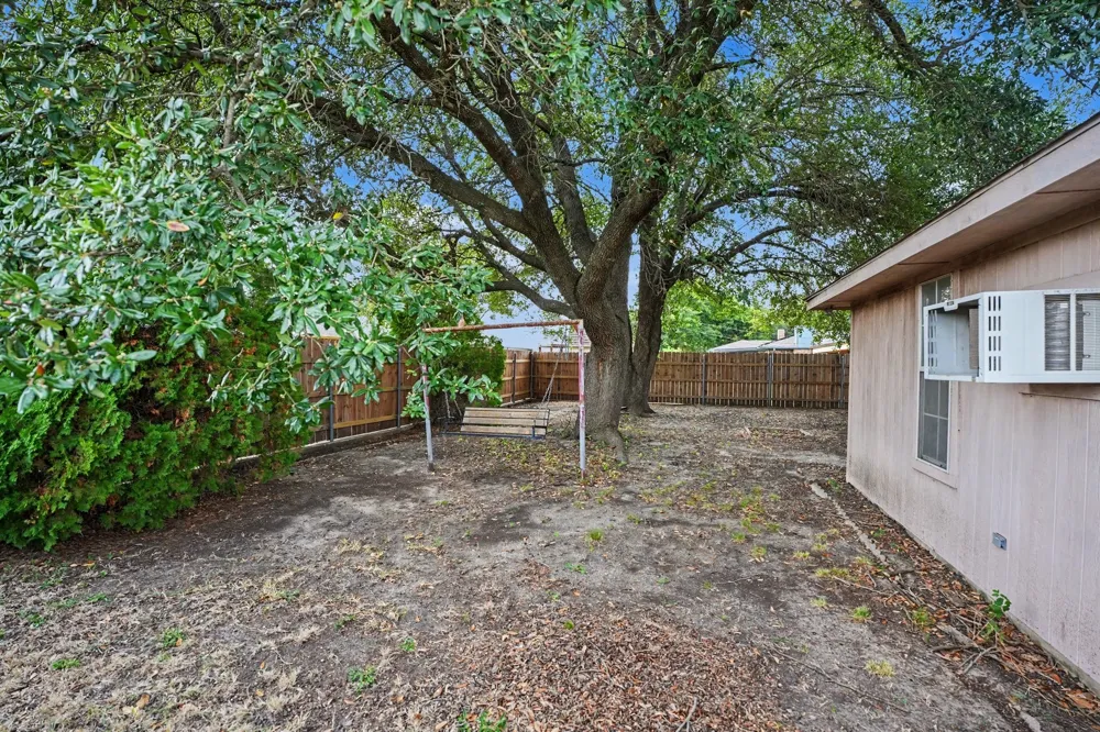 407 Lumpkin Drive Ennis, TX 75119