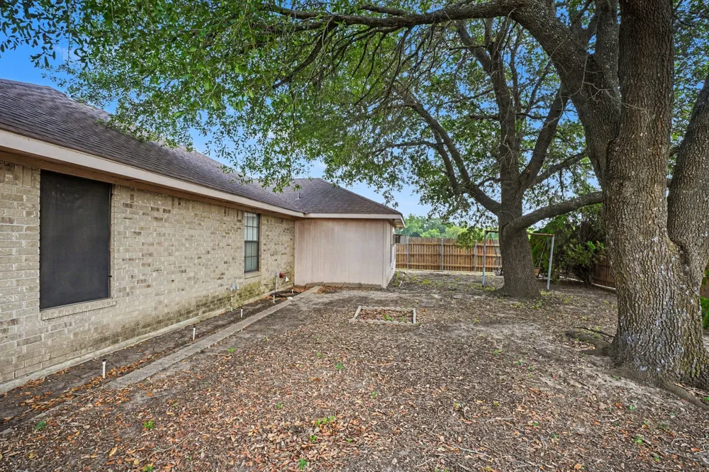 407 Lumpkin Drive Ennis, TX 75119