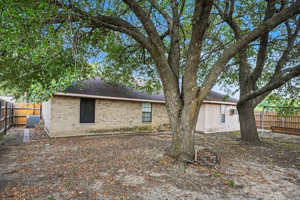 407 Lumpkin Drive Ennis, TX 75119
