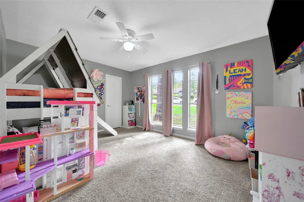 1728 E Lake Drive Huntsville, TX 77340