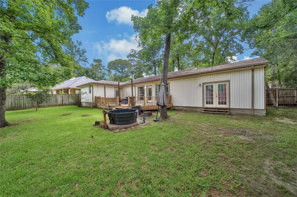 1728 E Lake Drive Huntsville, TX 77340