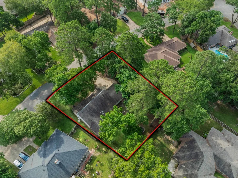 1728 E Lake Drive Huntsville, TX 77340