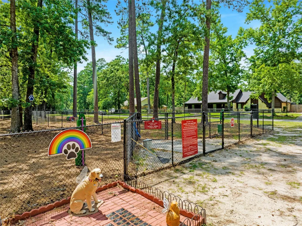 1728 E Lake Drive Huntsville, TX 77340