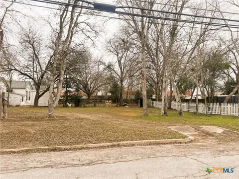E Wallace Street