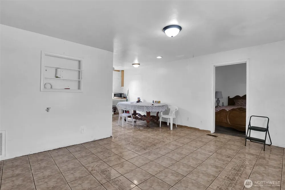 813 S Adams Avenue Warden, WA 98857