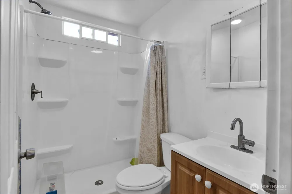 813 S Adams Avenue Warden, WA 98857