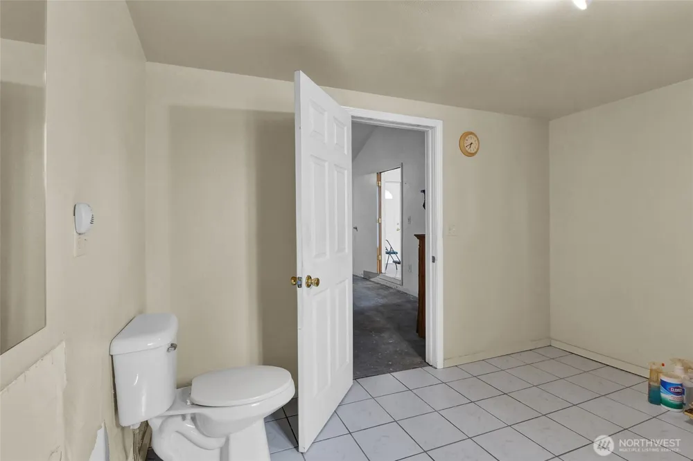 813 S Adams Avenue Warden, WA 98857