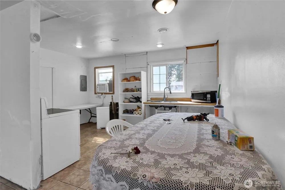 813 S Adams Avenue Warden, WA 98857