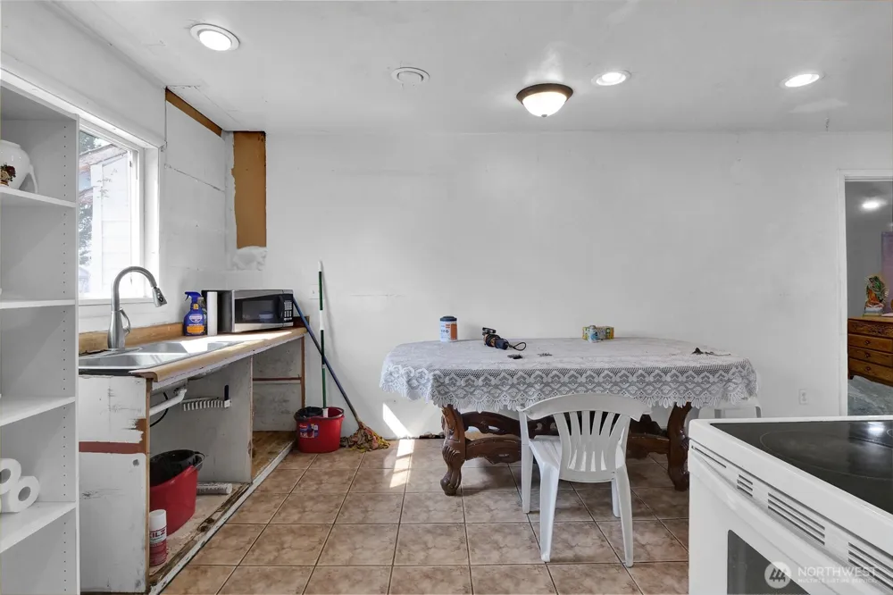 813 S Adams Avenue Warden, WA 98857