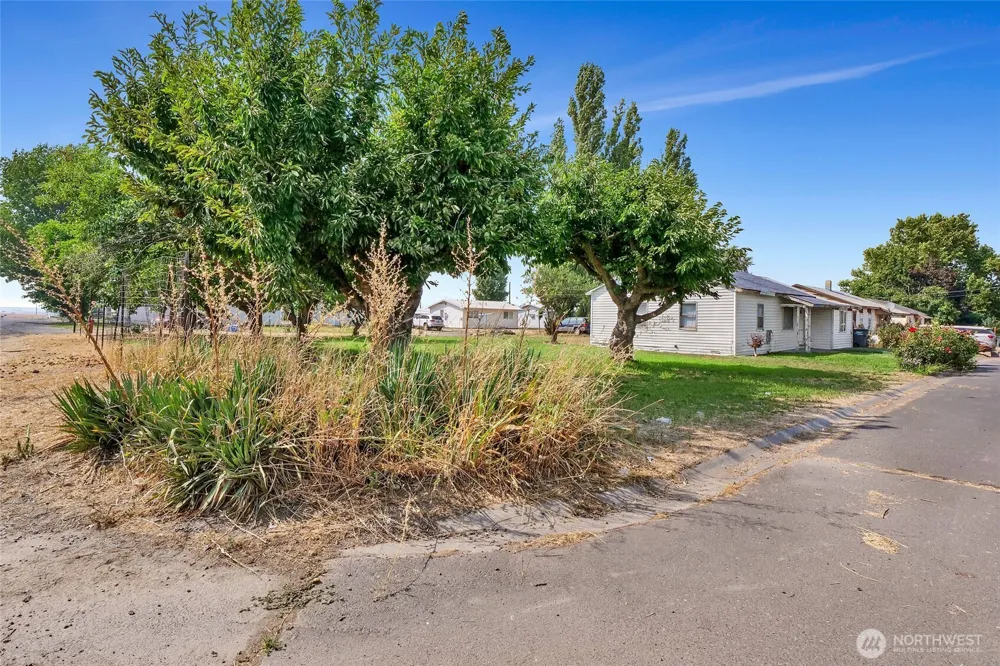 813 S Adams Avenue Warden, WA 98857
