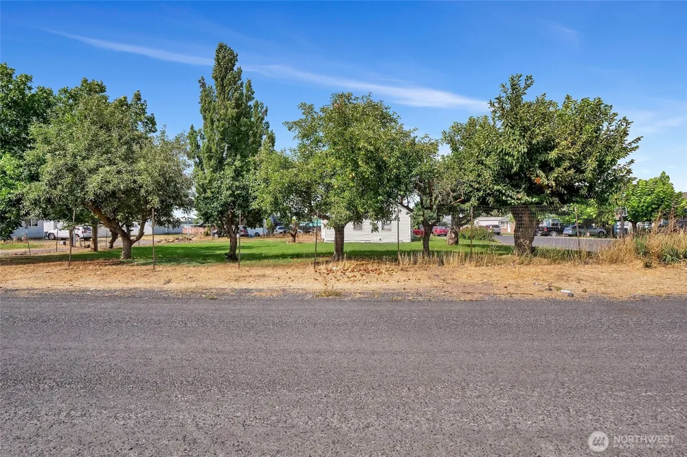 813 S Adams Avenue Warden, WA 98857