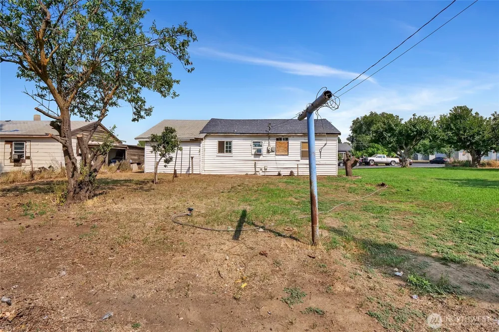 813 S Adams Avenue Warden, WA 98857