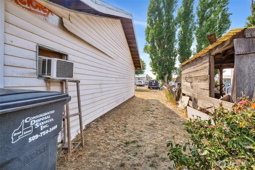 813 S Adams Avenue Warden, WA 98857